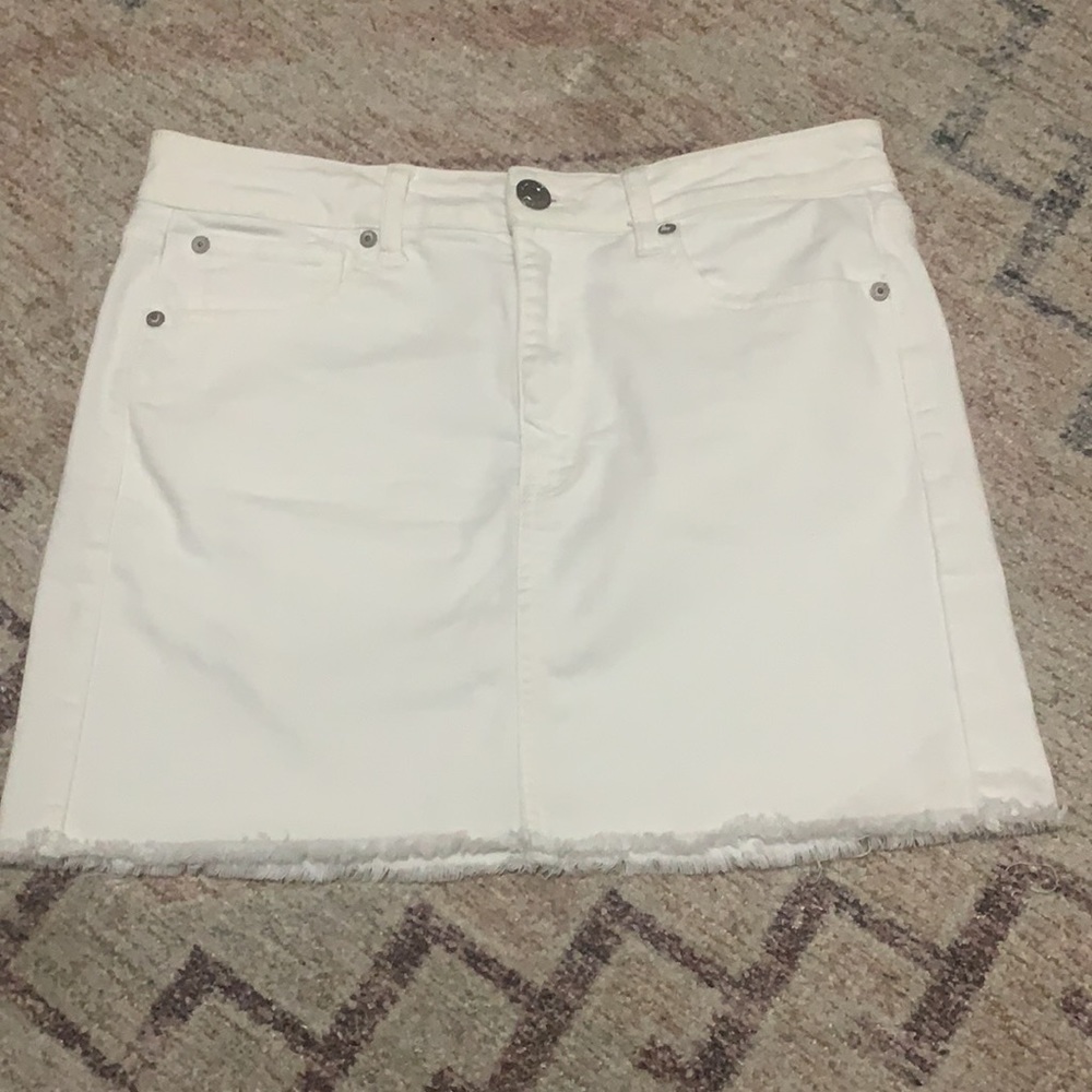 💋American Eagle High Rise Mini White Denim Skirt